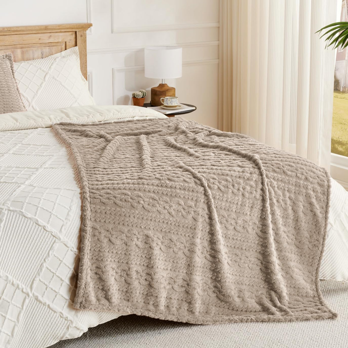 Rust Throw Blanket - Soft & Fluffy Fleece, Cute & Aesthetic, Perfect for Sofa, Couch, Chair, Bed, Living Room & Bedroom, All-Season Use, Plush & Cozy Decorative Blanket