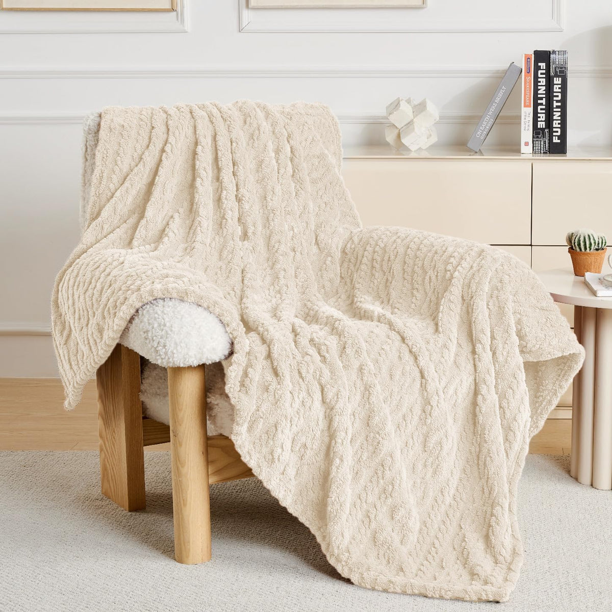 Rust Throw Blanket - Soft & Fluffy Fleece, Cute & Aesthetic, Perfect for Sofa, Couch, Chair, Bed, Living Room & Bedroom, All-Season Use, Plush & Cozy Decorative Blanket