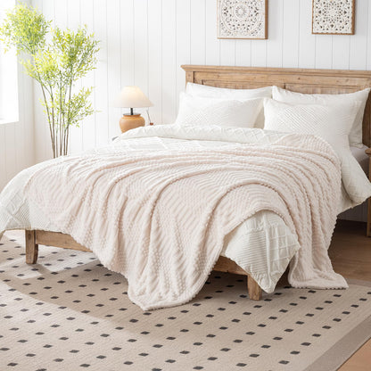 Rust Throw Blanket - Soft & Fluffy Fleece, Cute & Aesthetic, Perfect for Sofa, Couch, Chair, Bed, Living Room & Bedroom, All-Season Use, Plush & Cozy Decorative Blanket