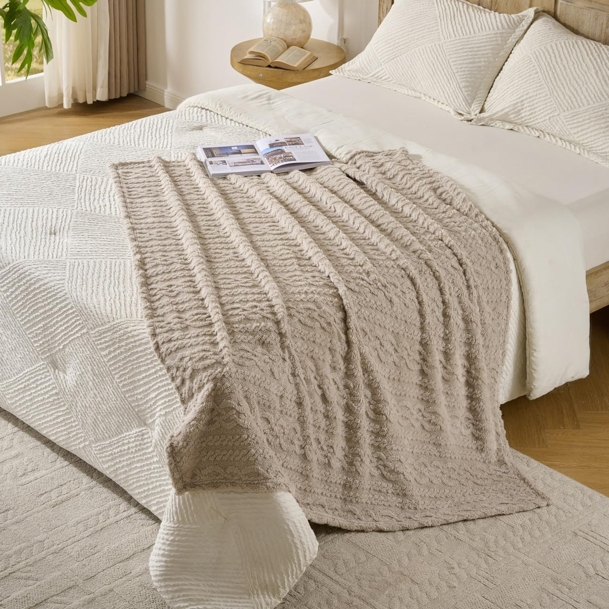 Rust Throw Blanket - Soft & Fluffy Fleece, Cute & Aesthetic, Perfect for Sofa, Couch, Chair, Bed, Living Room & Bedroom, All-Season Use, Plush & Cozy Decorative Blanket