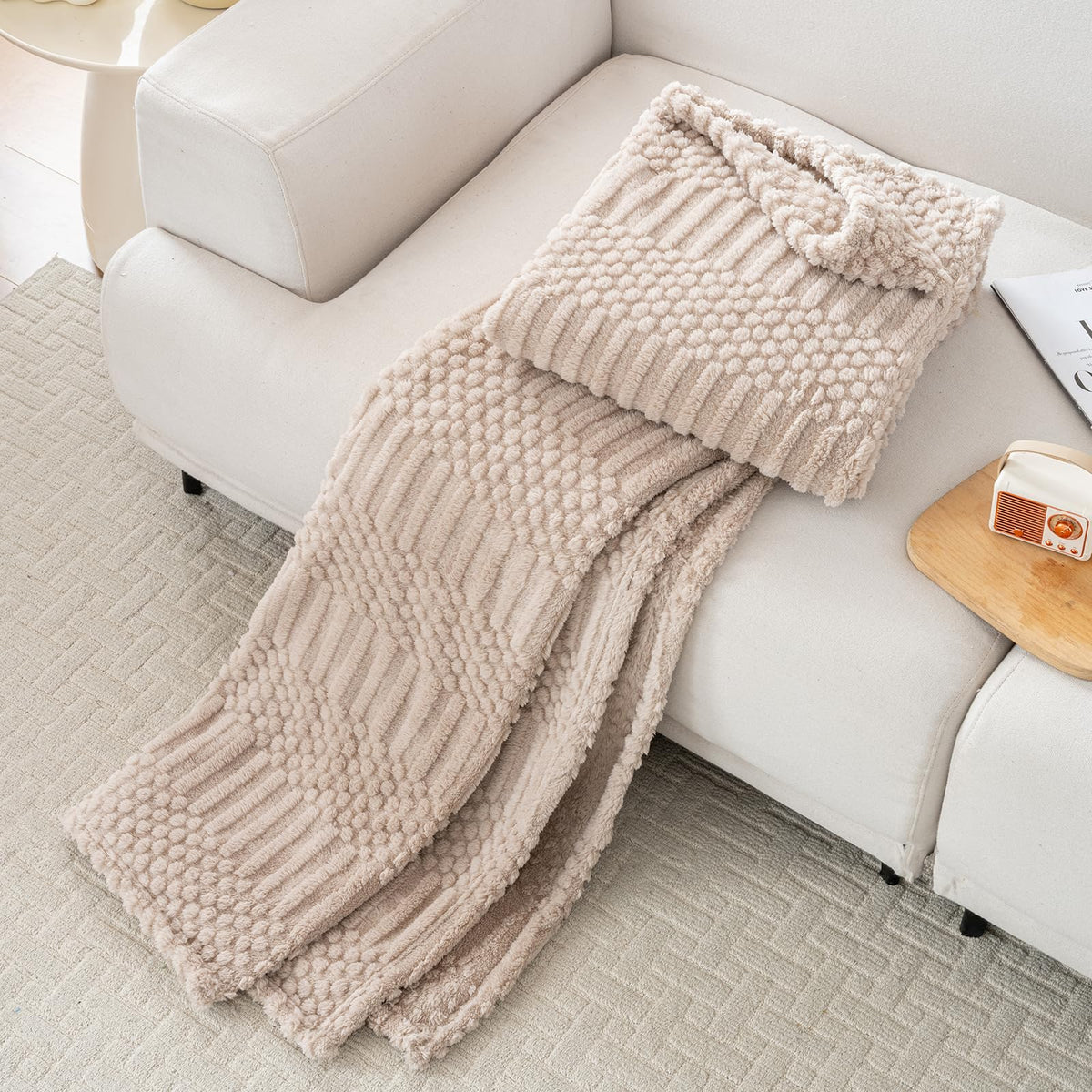 Rust Throw Blanket - Soft & Fluffy Fleece, Cute & Aesthetic, Perfect for Sofa, Couch, Chair, Bed, Living Room & Bedroom, All-Season Use, Plush & Cozy Decorative Blanket