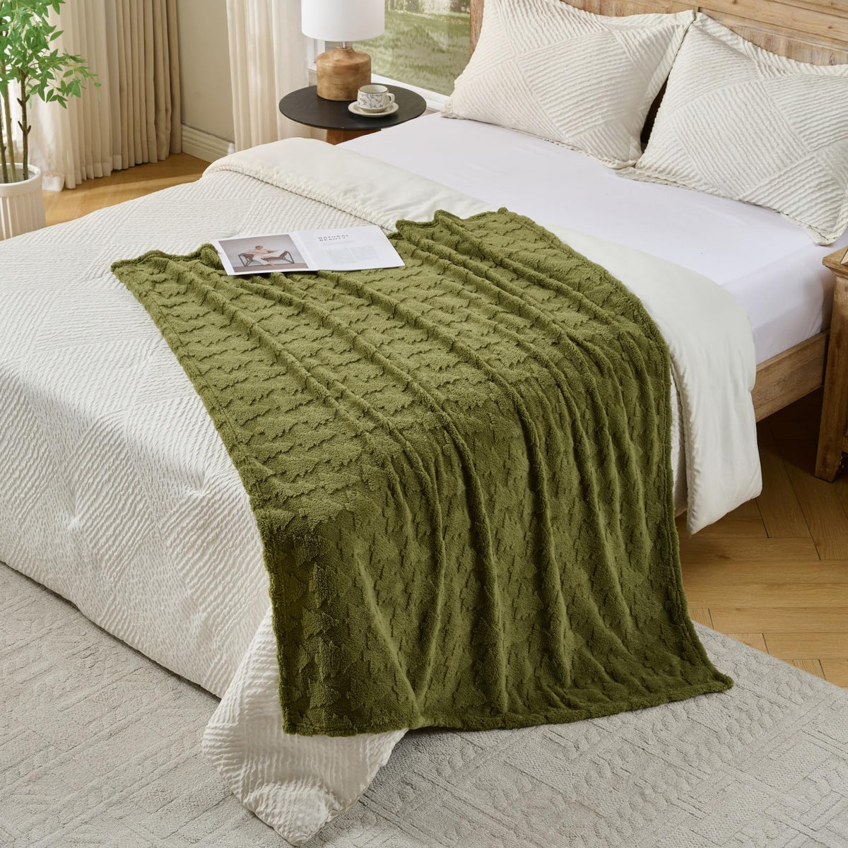 Rust Throw Blanket - Soft & Fluffy Fleece, Cute & Aesthetic, Perfect for Sofa, Couch, Chair, Bed, Living Room & Bedroom, All-Season Use, Plush & Cozy Decorative Blanket