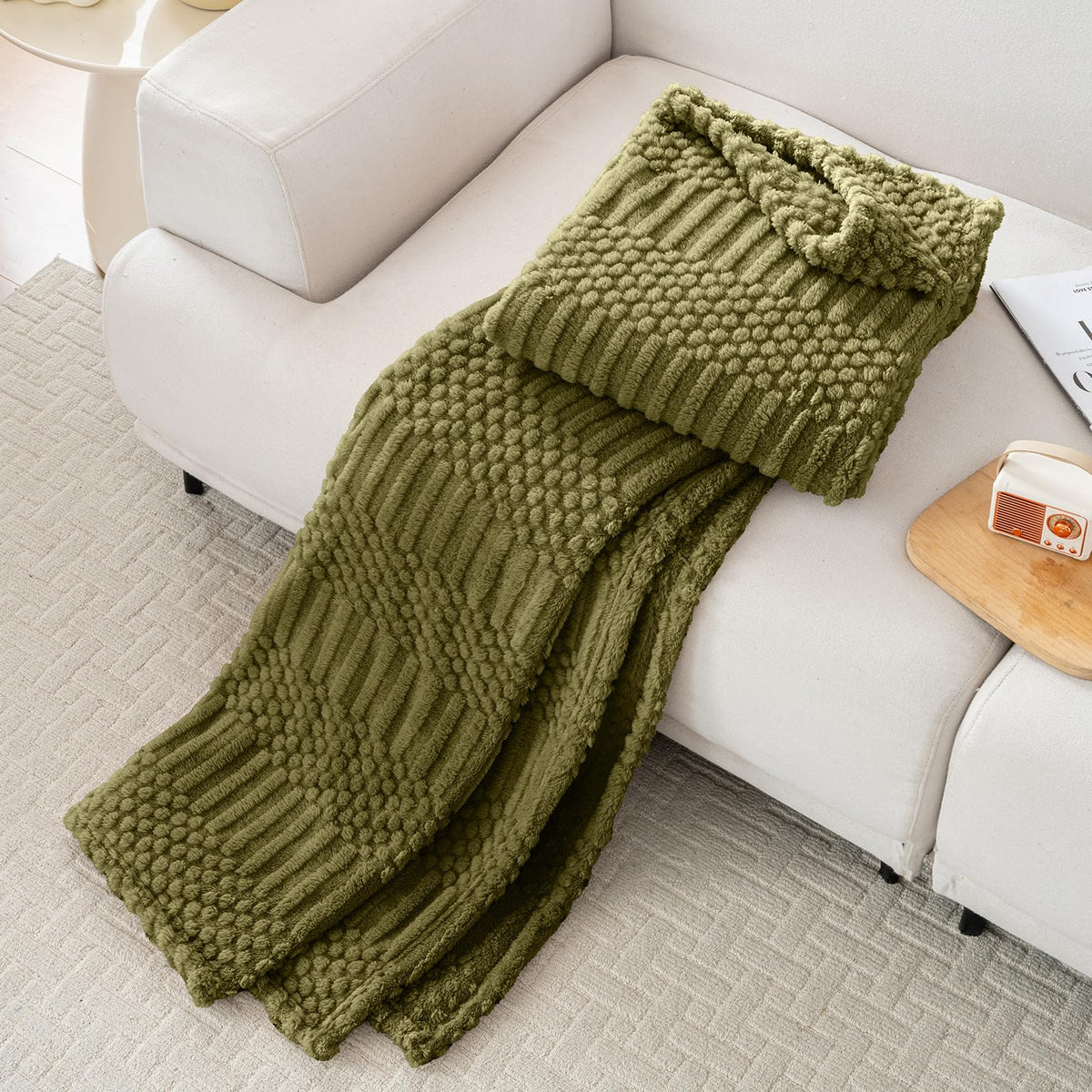 Rust Throw Blanket - Soft & Fluffy Fleece, Cute & Aesthetic, Perfect for Sofa, Couch, Chair, Bed, Living Room & Bedroom, All-Season Use, Plush & Cozy Decorative Blanket