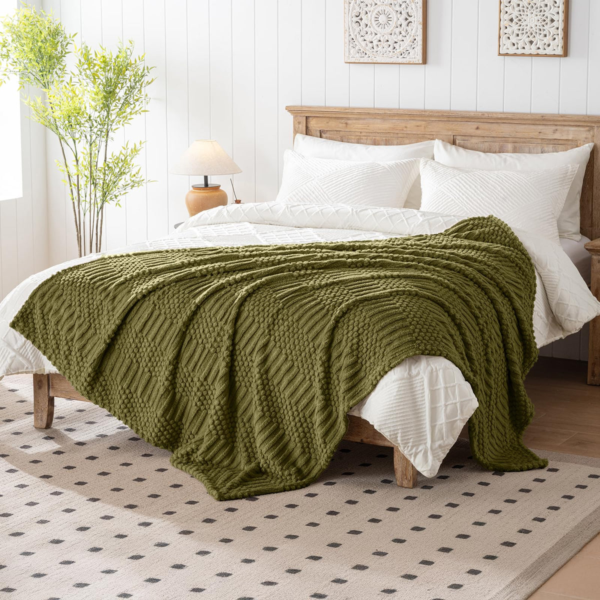 Rust Throw Blanket - Soft & Fluffy Fleece, Cute & Aesthetic, Perfect for Sofa, Couch, Chair, Bed, Living Room & Bedroom, All-Season Use, Plush & Cozy Decorative Blanket