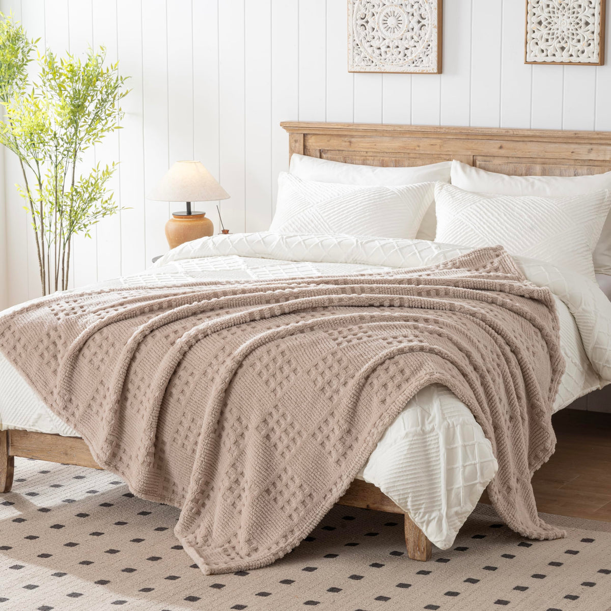 Rust Throw Blanket - Soft & Fluffy Fleece, Cute & Aesthetic, Perfect for Sofa, Couch, Chair, Bed, Living Room & Bedroom, All-Season Use, Plush & Cozy Decorative Blanket